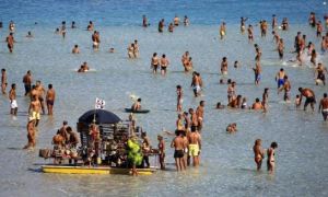 Trộm 4kg cát, 2 du khách Pháp đối diện bản án 6 năm tù giam