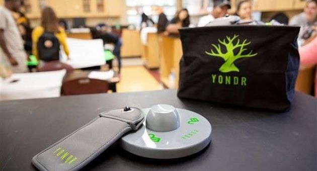 Trường trung học Mỹ tịch thu điện thoại của học sinh trong giờ học