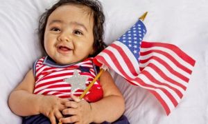 Tổng thống Mỹ xem xét ngừng cấp quyền công dân cho trẻ sinh trên đất Mỹ