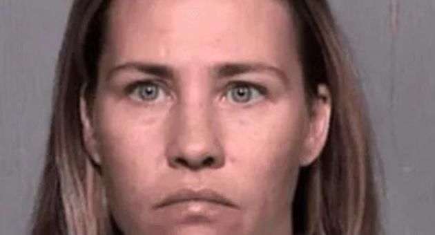 Bé gái 5 tháng tuổi bị mẹ bỏ quên trên xe ô tô gần 1 giờ đồng hồ sống sót thần...