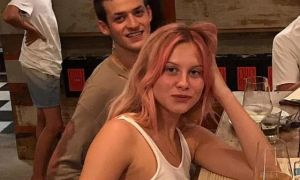 Bạn gái người mẫu nóng bỏng đòi chia tay, chàng công tử con nhà giàu tự kết...