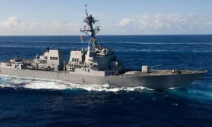 Tàu chiến Mỹ áp sát đá Vành Khăn và đá Chữ Thập, thách thức TQ