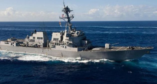Tàu chiến Mỹ áp sát đá Vành Khăn và đá Chữ Thập, thách thức TQ