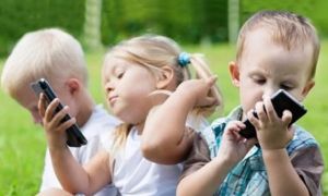 7 điều nguy hiểm con vẫn làm hằng ngày mà cha mẹ không hay biết
