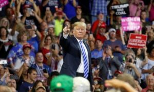 Người Mỹ ủng hộ Tổng thống Trump đối đầu Trung Quốc về thương mại