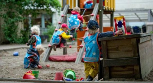 Trẻ mẫu giáo mang lựu đạn thật đến trường