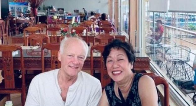 Cựu binh Mỹ thăm nhà mối tình đầu ở Đồng Nai, được người thân chào đón