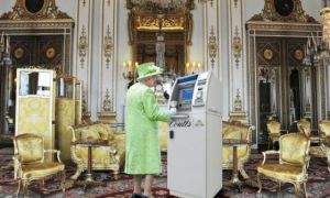 Tiết lộ mới gây choáng: Cây rút tiền ATM “độc nhất vô nhị” của Nữ hoàng Anh...