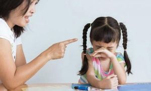 4 câu lỡ miệng của bố mẹ ám ảnh trẻ lâu dài