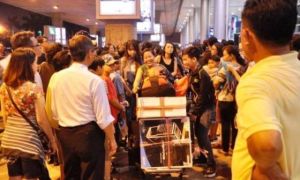 Chao ôi cái mác Việt kiều, nỗi lo quà cáp khi về Việt Nam!