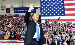 Sóng gió bủa vây tứ phía, Tổng thống Trump làm thế nào thoát ải cam go hiện tại?