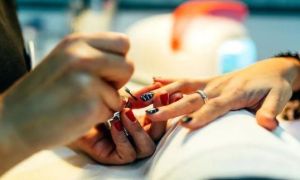 Úc: Trả lương nhân viên thấp hơn quy định, tiệm làm nail của người Việt bị...