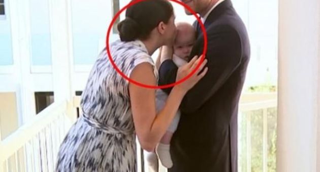 Meghan Markle bị chỉ trích là lố bịch khi dùng con trai Archie để