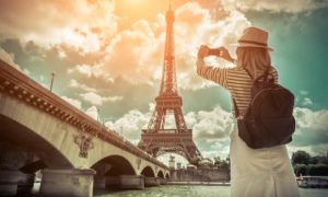 Kinh nghiệm phòng tránh mất cắp tài sản khi tới Paris của hướng dẫn viên người...