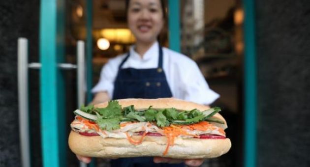 Bánh mỳ Việt Nam chinh phục cả thế giới, giá lên tới 100 USD/ổ