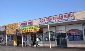“Thói xấu” của người Việt khi mới qua nước ngoài định cư: Sĩ diện, nói lớn,...
