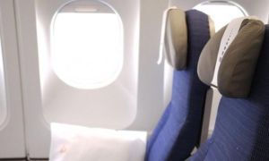 Top 5 vật dụng bẩn nhất trên máy bay