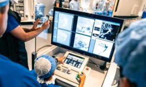 Lần đầu tiên, Canada dùng robot phẫu thuật não