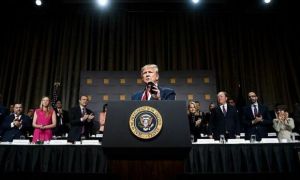 Trump dọa tăng thuế mạnh tay với Trung Quốc