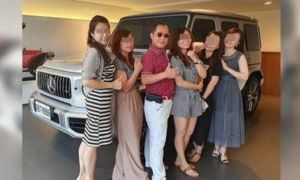 Giám đốc lấy 4 vợ cùng lúc, tự hào làm