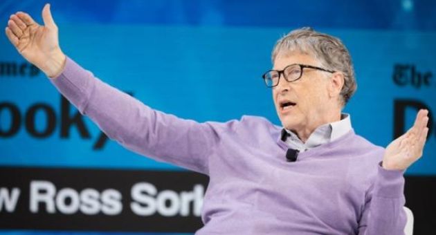 Bill Gates rửa bát để rèn tính khiêm tốn