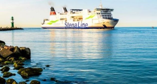 Phát hiện 16 người di cư bên trong container trên phà từ Pháp tới Ireland