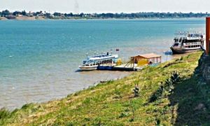 Nước sông Mekong đổi màu lạ khiến người Thái hoang mang