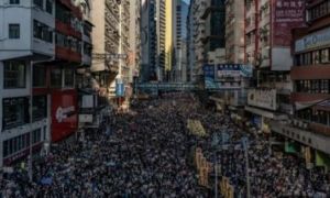 Hong Kong: Phe ủng hộ dân chủ xuống đường rầm rộ