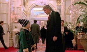 Truyền hình Canada cắt cảnh ông Trump trong phim bom tấn