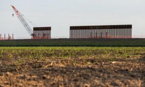 Những người cản bước Trump xây tường biên giới