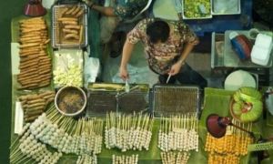 Chợ Bakalarska. Không lâu nữa sẽ là ngày khánh thành một thành phố nhỏ châu Á...