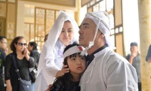 Lễ tang Chánh Tín: Con trai về muộn, khóc òa trước linh cữu cha