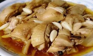 Gà hấp tỏi bằng nồi cơm điện: Cách làm vừa đơn giản, tiện lợi, thịt vừa mềm...