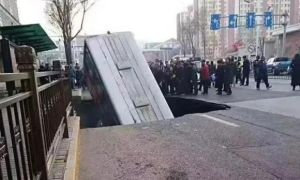 Xe buýt đang vào trạm bất ngờ gặp nạn khi mặt đường bị sập khiến 9 người tử vong