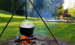 Người mẹ Việt truyền lửa Tết cho con ở trời Tây