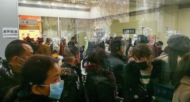 Bệnh nhân ùn ứ ở bệnh viện giữa dịch 'viêm phổi Vũ Hán“