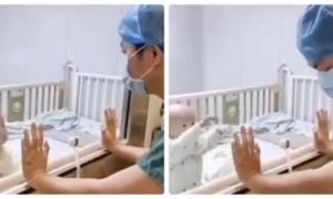 Bé trai nhiễm virus corona yếu ớt đòi bế trong phòng cách ly, bố bất lực nhìn...