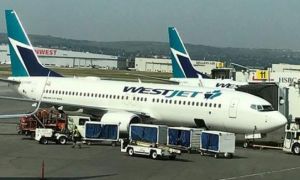Máy bay Canada phải quay đầu vì hành khách nói đùa nhiễm nCoV