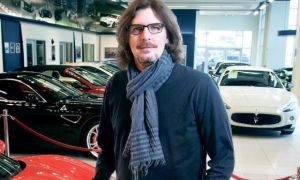 Tỷ phú Mỹ chơi trội, boa hẳn 5000 USD cho nhân viên bồi bàn