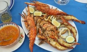 Vào nhà hàng sang ăn quả lừa đau, tôm hùm, thịt bò hảo hạng bị đánh tráo