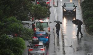 Mưa cực lớn đem lại niềm vui lẫn đe dọa cho Australia