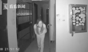 Nhổ nước bọt vào nhà người khác, người phụ nữ bị nghi ngờ liên quan đến việc...