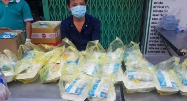 Những việc làm đẫm tình người trong đại dịch Covid-19