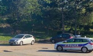 Pháp tiêu diệt đối tượng tấn công bằng dao ở ngoại ô Paris