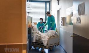 Số bệnh nhân mắc COVID-19 tiếp tục tăng tại nhiều nước châu Âu