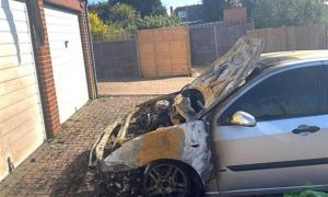 Đốt ôtô của gia đình người châu Á vì kỳ thị dịch Covid-19