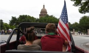 Dân Mỹ biểu tình, thách thức gia hạn giãn cách xã hội chống Covid-19