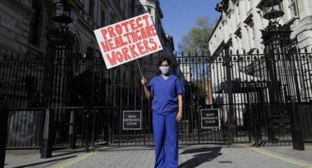 Anh đổ lỗi lẫn nhau vì Covid-19