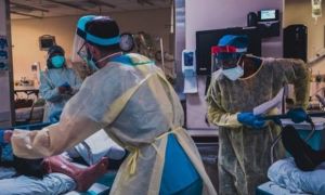 Tường trình từ tâm dịch New York: Bác sĩ dùng đến tia hy vọng cuối cùng, 4/5...