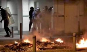 Người Pháp đập phá, chống lệnh phong tỏa